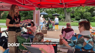 Opavané háčkovali pro seniory. Polštářky poputují seniorům Domova sv. Zdislavy