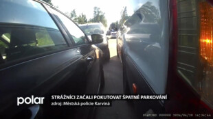 Strážníci v Karviné začali pokutovat špatné parkování v maximální možné výši
