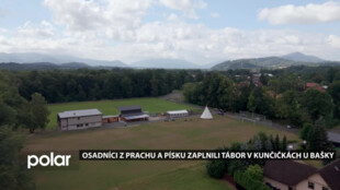 Osadníci z prachu a písku zaplnili tábor v Kunčičkách u Bašky