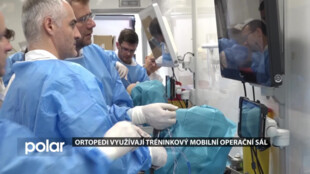 Ortopedi z městské nemocnice trénují v kamionu. Školí se v moderních metodách artroskopie