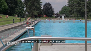 Opavské letní koupaliště láká tisíce lidí. Nová lehátka zpříjemňují letní pohodu