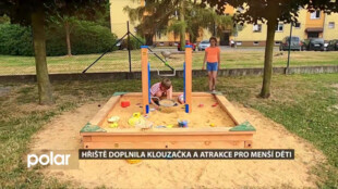 Hřiště doplnila klouzačka a atrakce pro menší děti