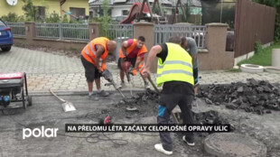 Na přelomu léta začaly celoplošné opravy městských silnic a chodníků