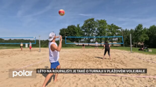 Léto na koupališti je také o turnaji v plážovém volejbale