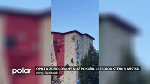 Zdrogovaný a opilý muž vylezl bez jištění na lezeckou stěnu ve Frýdku-Místku