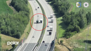 Dron odhalil na D1 desítky prohřešků kamioňáků. Blokovali provoz a riskovali za volantem