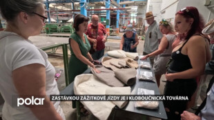 Zastávkou zážitkové jízdy je i kloboučnická továrna