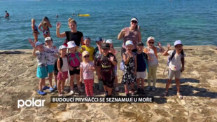 Budoucí prvňáčci ZŠ Gen. Janka se seznamují u moře. Adaptační pobyty mariánskohorská radnice pořádá už přes 10 let