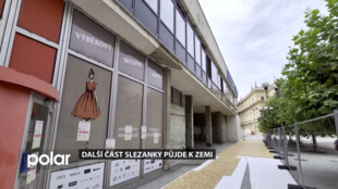Další část opavské Slezanky půjde k zemi. Dělníci postupně odstraňují vše, co by komplikovalo demolici