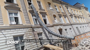 Dvacet let chátrající bývalá Dukelská kasárna v Opavě se postupně mění na byty