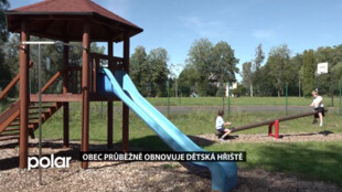 Obec průběžně obnovuje dětská hřiště