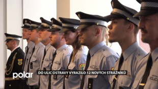 Do ulic vyrazilo 12 nových strážníků. Slavnostní slib vyslechl primátor města