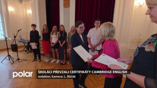 Školáci na slavnostním setkání převzali certifikáty Cambridge english