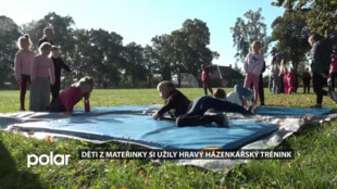 Děti z mateřinky si užily hravý házenkářský trénink