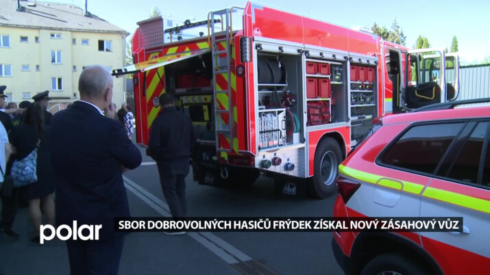 Rolls-Royce mezi hasičskými vozy dorazil do Frýdku-Místku