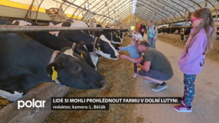 Lidé si mohli prohlédnout farmu v Dolní Lutyni, děti potěšila malá telátka