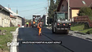 BEZ KOMENTÁŘE: Družstevní ulici ve Studénce již pokrývá asfalt