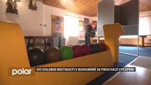Do volební místnosti v Bohumíně se prochází výčepem restaurace