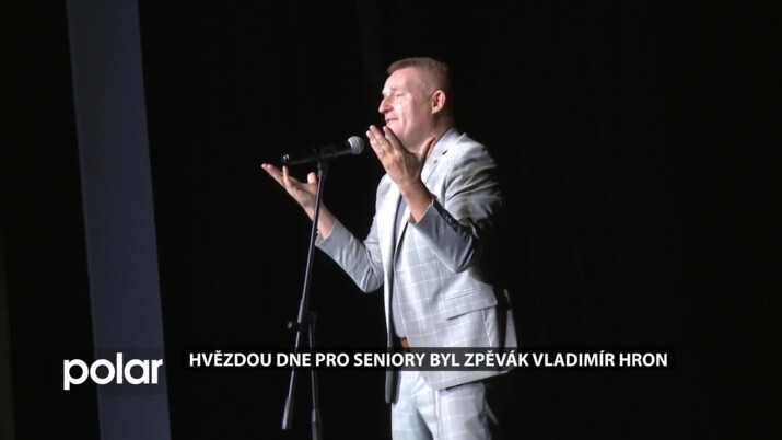 Senioři ve Frýdku-Místku dostali dárek: koncert Vladimíra Hrona