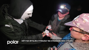 Děti na Myslíku vyrazily na večerní strašidelnou stezku