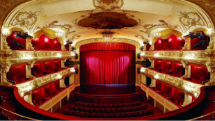 NDM: 2 opery Verdiho, Pratchettova Zeměplocha i Cats A. Webbera