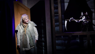 ​Pratchettova humoristická fantasy Maškaráda poprvé v Ostravě