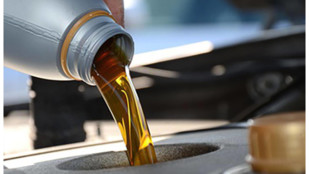 Kontrolujete olej? Tak dejte hlavu pod kapotu