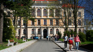 Studenti z gymnázia v Bílovci mají kromě psychologa už i svého právníka