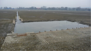 Petrův rybník v Krnově se začal napouštět