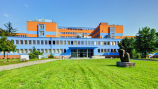 Projekty energetických úspor od ČEZ ESCO ušetřily nemocnicím a školám v kraji přes 40 milionů