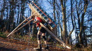 Šerpa vynesl na zádech k soše Radegasta 256 kilovou zátěž