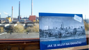 Výtěžek z prodeje publikace o slangu v huti pomůže organizaci Světlo autismu