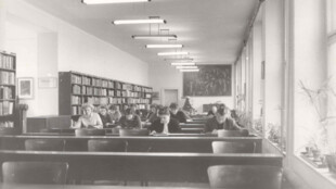 Oslavy kulatého výročí vědecké knihovny uzavírá výstava