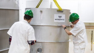 Reaktorová nádoba z ostravských Witkowitz byla usazena v reaktoru ČVUT