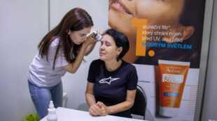 Lékaři Fakultní nemocnice Ostrava vyšetřili ve Stanu proti melanomu 350 lidí