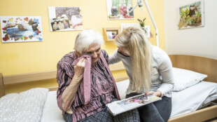 Organizaci ADRA akutně chybí dobrovolníci k dětem, seniorům i v nemocnicích