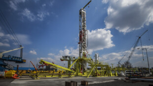 V Česku vyvinutá mobilní vrtná souprava hloubí geotermální vrty v Nizozemí
