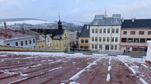 Na Slezském náměstí v Bílovci začaly rekonstrukce střech, fasád a vzniknou i podkrovní byty