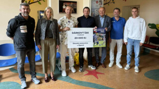 Visegrad Cup obdaroval dětské oddělení SNO již podvanácté