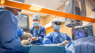 Oční chirurgové FN Ostrava začali používat nejmodernější 3D mikroskop na světě