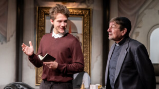 Kardinální chyba aneb rub a líc katolické církve dneška? NDM uvádí premiéru komedie