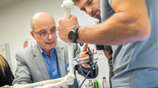 Speciální kurz ve FN Ostrava učil chirurgy, jak správně zavádět zevní fixace