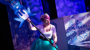 Zapomeňte na klasické divadlo! NDM zve na Noc divadel ve sklepě, na půdě a v kamionu