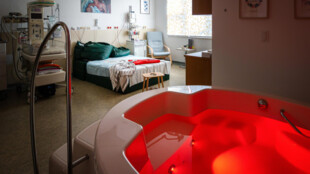 Porody do vody jsou ve FN Ostrava stále žádanější