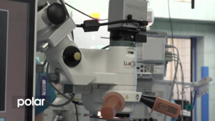 Oční klinika FNO bude nyní operovat s pomocí 3D kamery a brýlí