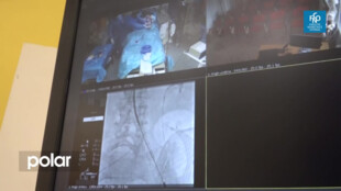 Studenti Lékařské fakulty OU sledují v rámci výuky unikátní operace prováděné ve FNO online