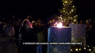 V Rožnově lidé zahájili advent zapálením obří svíce